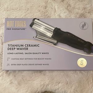 Brand New Never Used Hot Tools Titanium Ceramic Deep Waver